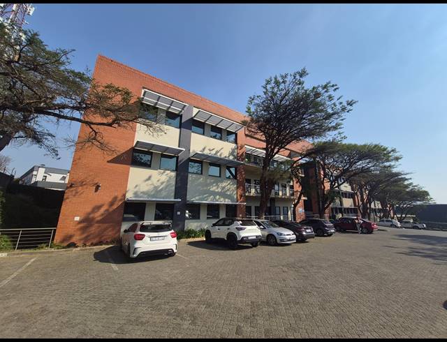 158M² OFFICE TO LET IN WOODMEAD